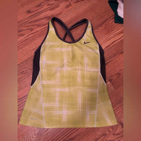 Nike dri-fit workout top - Picture 1 of 3